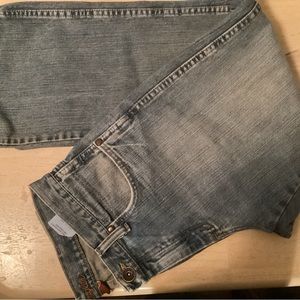 Men’s Wrangler Boot Cut Jeans in 30 x 30 in Used Worn condition.